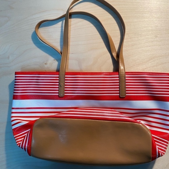 Kenneth Cole Reaction Purse (BU) - Picture 10 of 14